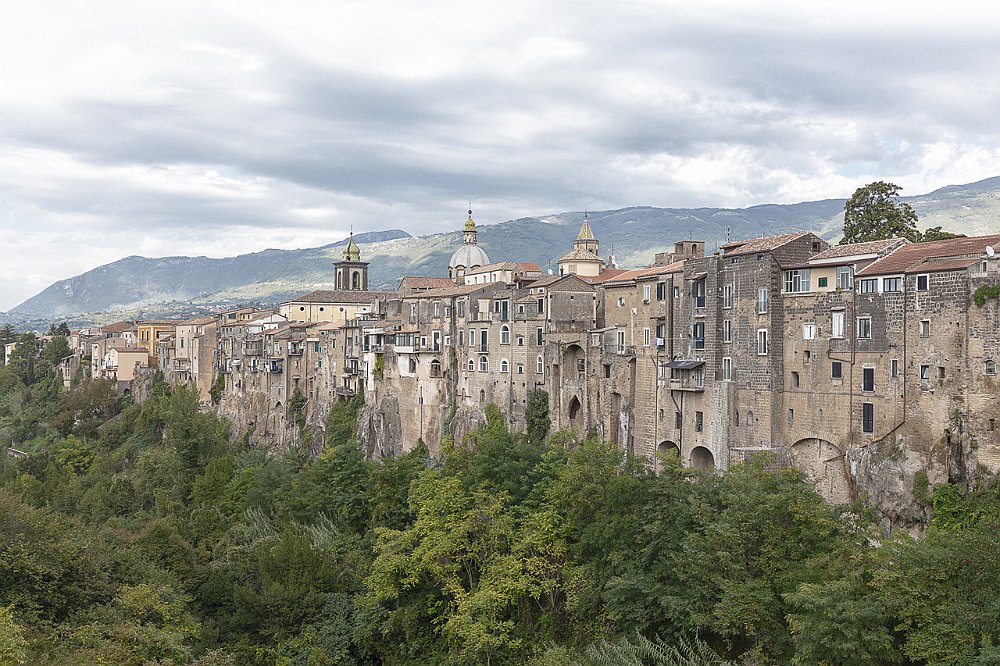 14 - S.AGATA DE GOTI SCORCIO DAL PONTE.jpg